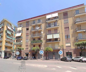 Foto Negozio in Piazza della Libertà 4, Salerno Pastena - Pastena Alta