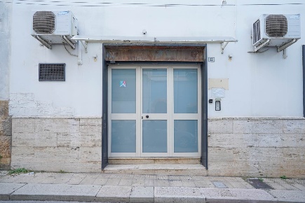 Foto Locale commerciale in Via Cesare Cantù  72, Palo del Colle Centro