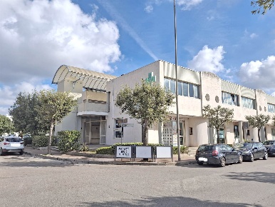 Foto Ufficio in Via Tommaso Fiore  3, Noci Centro di 52 m² con 3 locali