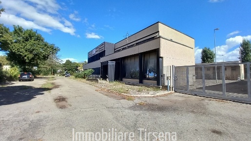 Foto Capannone industriale a Orvieto di 750 m² con 10 locali in vendita