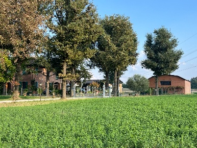 Foto Casa indipendente a Budrio di 680 m² con 15 locali in vendita