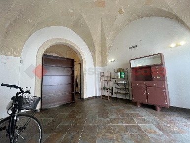 Foto Ufficio in Via I maggio 36b, Manduria Centro di 40 m² con 2 locali