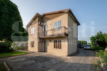 Foto Casa indipendente in Via Marconi 6, Pozzonovo Centro di 230 m²