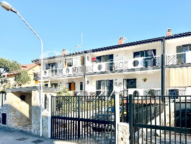 Foto Villa a schiera in Via staffetta 159, Giugliano in Campania di 186 m²