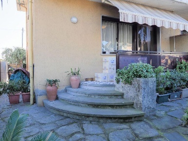 Foto Appartamento a Massa Marina di Massa Centro di 150 m² con 6 locali