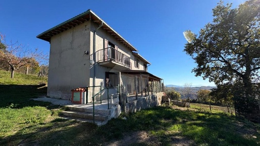 Foto Rustico in Castiglione Aldobrando, Gubbio di 150 m² con 5 locali
