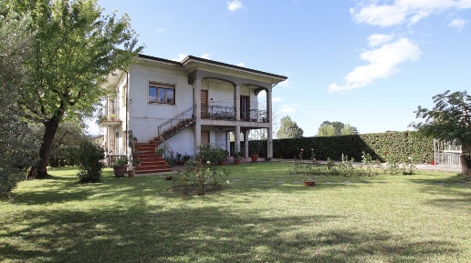 Foto Casa indipendente in Via Vecchia Pesciatina in Gragnano, Lucca