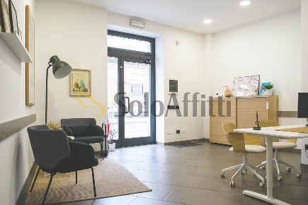 Foto Locale commerciale a Mariano Comense Centro di 60 m² con 1 locali