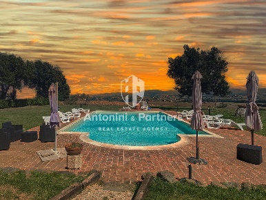 Foto Casale in Via dei Partigiani, Castiglione del Lago Villastrada