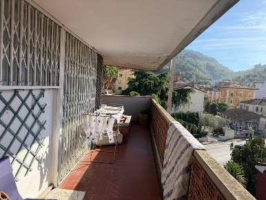 Foto Villa bifamiliare in Via Roma 1, Carrara Centro di 720 m² in vendita