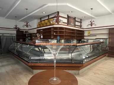 Foto Locale commerciale in Piazza Felice Palma 37, Massa Centro di 95 m²