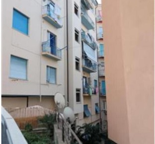 Foto Appartamento in Via San Lorenzo 37, Savona di 86 m² con 5 locali