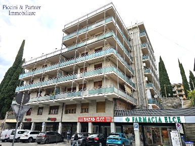 Foto Appartamento in Via Annibale Vecchi, Perugia Elce di 245 m² in vendita