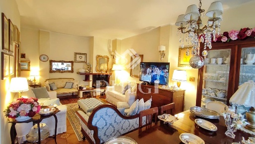 Foto Appartamento a Massarosa Piano di Mommio di 130 m² con 6 locali