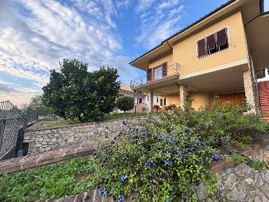 Foto Villa unifamiliare a Casciana Terme Lari Lari di 250 m² con 7 locali