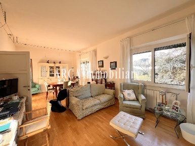 Foto Appartamento a Pietrasanta di 105 m² con 5 locali in vendita