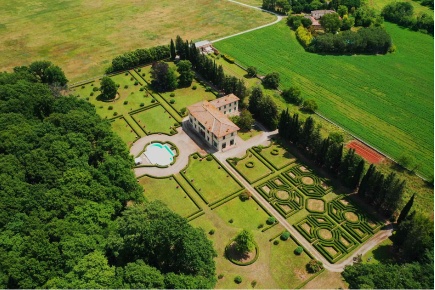 Foto Villa unifamiliare a Monteriggioni di 1022 m² con 32 locali in vendita