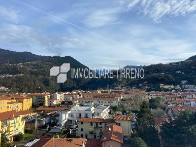 Foto Appartamento a Massa Centro di 134 m² con 5 locali in vendita