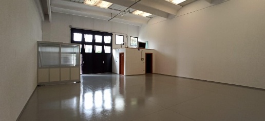 Foto Capannone industriale a Calcinaia di 130 m² con 1 locali in affitto