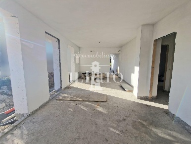 Foto Villa bifamiliare a Campi Bisenzio Centro di 90 m² con 4 locali