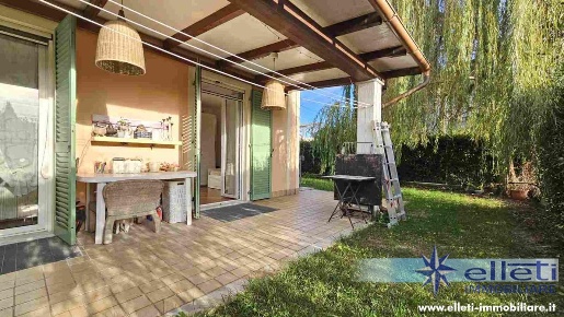 Foto Appartamento a Massa Marina di Massa Centro di 108 m² con 5 locali