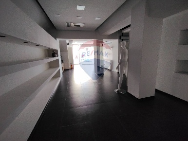 Foto Locale commerciale a Ragusa Centro di 215 m² con 2 locali in affitto
