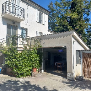 Foto Case semi ndipendenti in Virgil Grissom 1, Falerone Piane di 120 m²