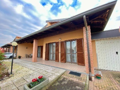 Foto Villa unifamiliare a Garbagna Novarese di 130 m² con 6 locali