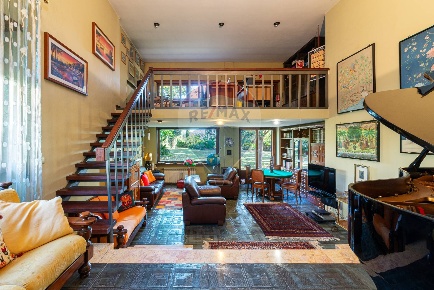 Foto Villa unifamiliare in Via Aristofane, Roma Axa di 350 m² con 11 locali