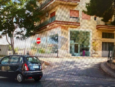 Foto Locale commerciale in VIA Cellini 20, Comiso Centro di 292 m²