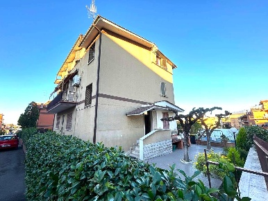 Foto Appartamento in Via Nino Bixio, Monterotondo Centro di 55 m²