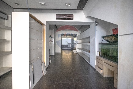 Foto Locale commerciale a Ragusa Centro di 215 m² con 2 locali in vendita