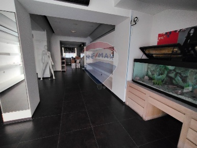 Foto Locale commerciale a Ragusa Centro di 215 m² con 2 locali in vendita