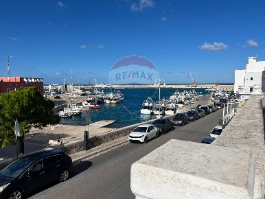 Foto Attività commerciale a Monopoli Centro di 145 m² con 3 locali