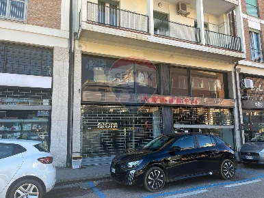 Foto Locale commerciale in via Alcide de Gasperi, Treviso Stazione