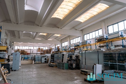 Foto Capannone industriale in Via I Maggio, San Zenone al Lambro di 1900 m²