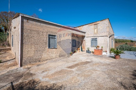 Foto Casa indipendente in Via Croce Del Vicario, Caltagirone di 110 m²