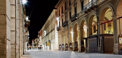 Foto Locale commerciale in Corso San Giorgio, Teramo Centro di 202 m²