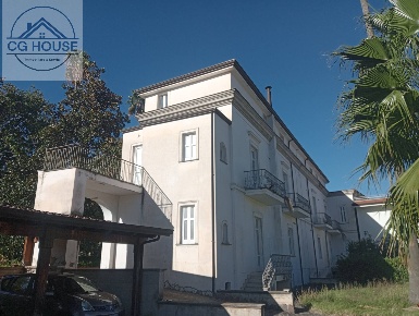 Foto Villa unifamiliare in Via Provinciale per Pignano, Lauro di 1180 m²