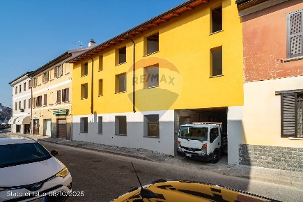 Foto Appartamento in Via Madonna Pellegrina, Bareggio di 95 m² con 2 locali