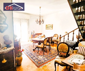 Foto Appartamento in via Montemezzi, Vigasio Centro di 195 m² con 5 locali