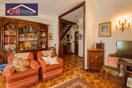 Foto Appartamento in via Montemezzi, Vigasio Centro di 195 m² con 5 locali