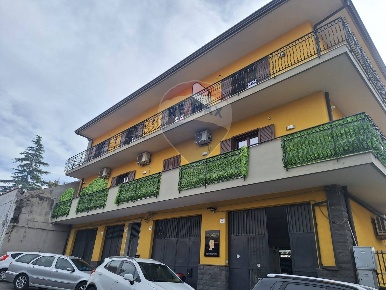 Foto Appartamento in via Roma, Mascalucia Centro di 81 m² con 2 locali