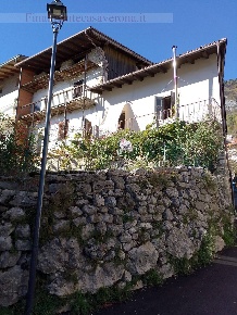 Foto Rustico in Via Diaz, Isera Patone di 360 m² con 12 locali in vendita