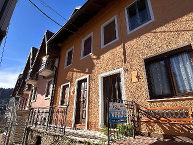Foto Appartamento in via Armistizio, Roana Cesuna di 92 m² con 4 locali