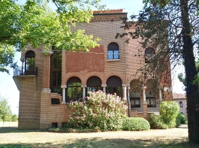 Foto Villa unifamiliare a Borgo Virgilio di 500 m² con 10 locali in vendita