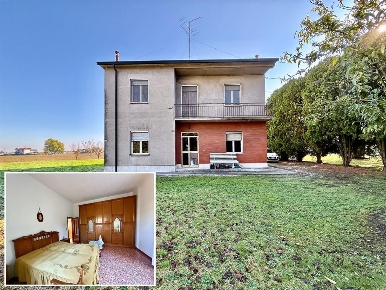 Foto Casa indipendente in via fiumazzo, Lugo di 226 m² con 9 locali