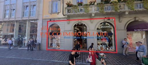 Foto Negozio in Via Vittorio Emanuele II, Monza Centro Storico di 90 m²