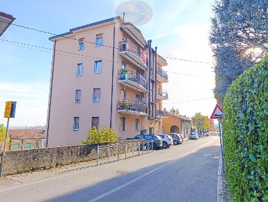 Foto Appartamento in Via Roma, Monticello Brianza Monticello di 80 m²