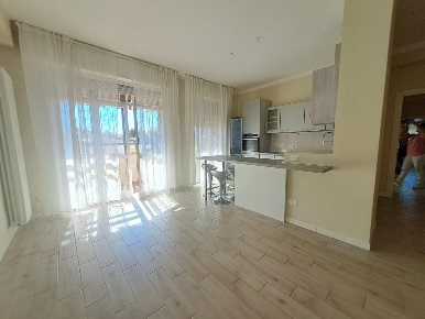 Foto Appartamento a Carrara Avenza di 140 m² con 5 locali in vendita